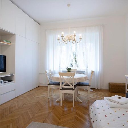 Vedrana-Near Centre And Free Garage, Electricity For Electric Cars Zagreb Bagian luar foto